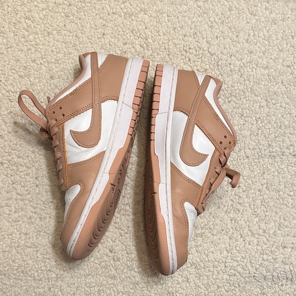 ✨ Nike Women's Beige and White Sneakers - Size 9 ✨ - Picture 4 of 4